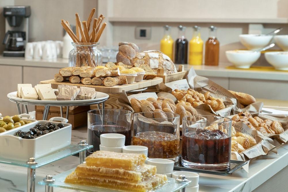 Millennium Istanbul Golden Horn Hotel Exterior foto A buffet of Greek pastries