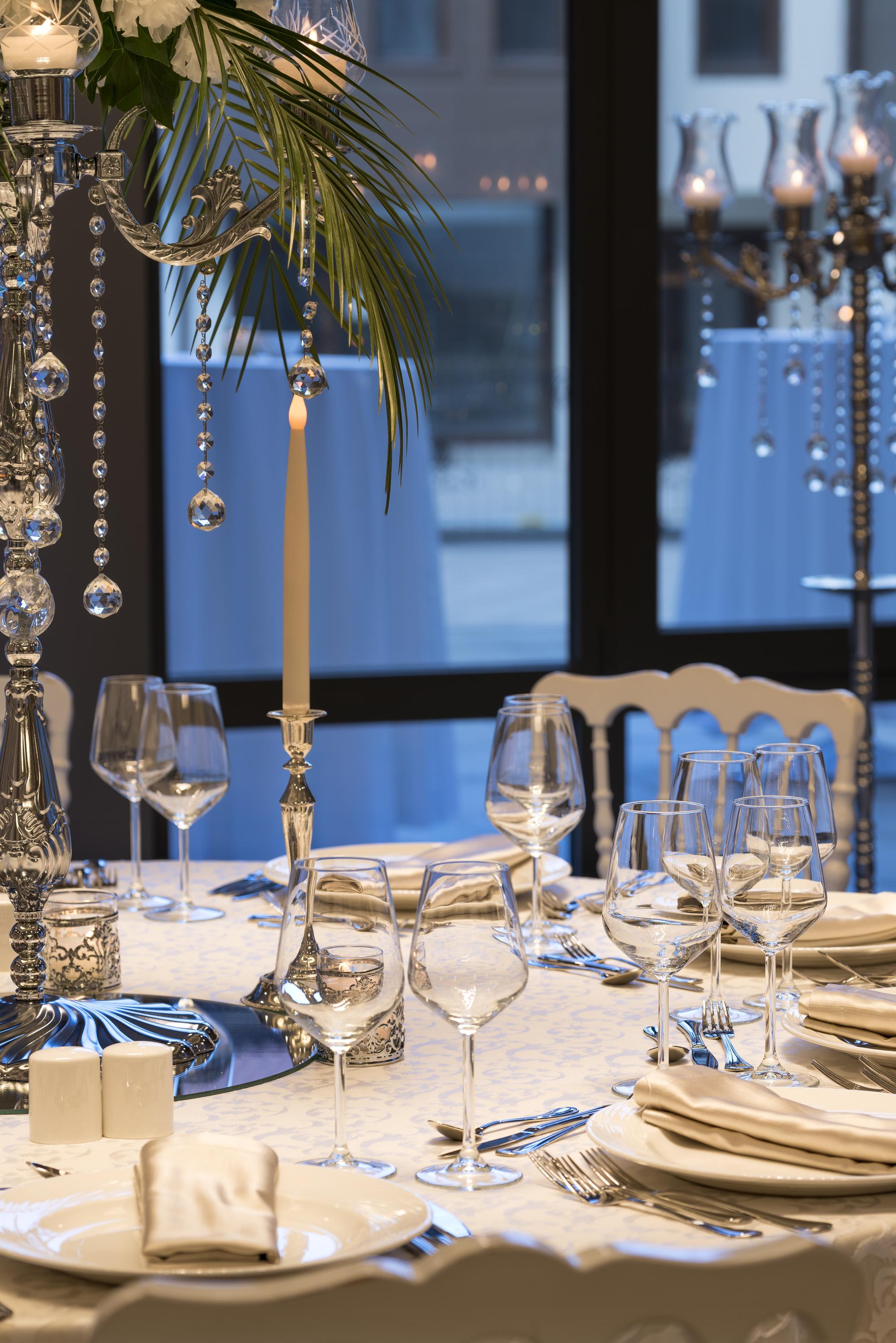 Millennium Istanbul Golden Horn Hotel Exterior foto A table set for a formal dinner