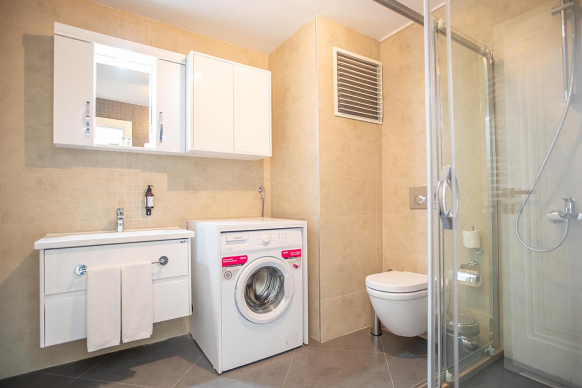 Millennium Istanbul Golden Horn Hotel Exterior foto A modern bathroom with a washing machine