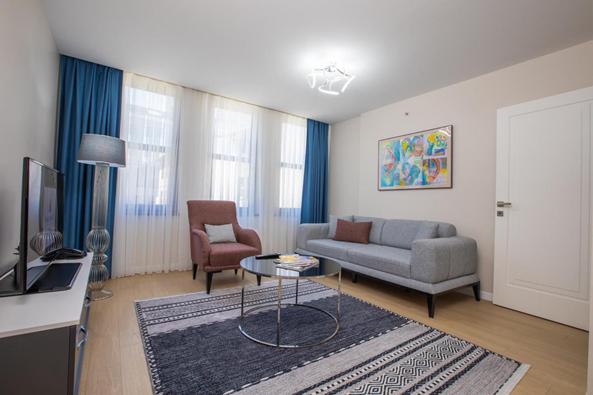 Millennium Istanbul Golden Horn Hotel Exterior foto A living room in a serviced apartment in Dubai, United Arab Emirates